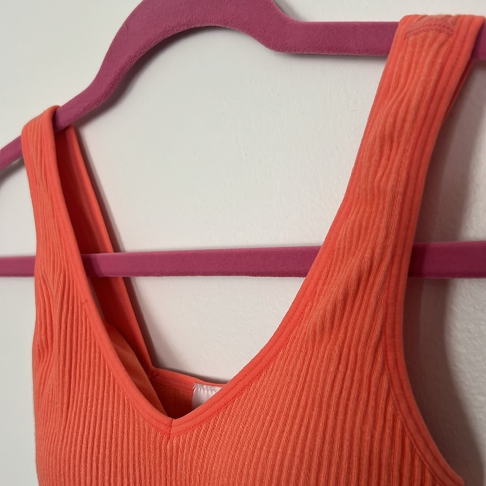 Stretchy Ribbed Tank Top - Picture 2 of 5